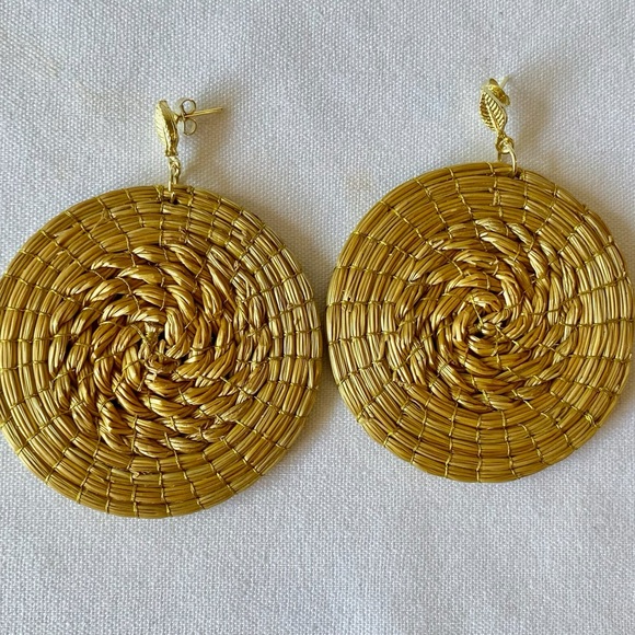 Rare Golden Grass Earrings - Picture 9 of 14